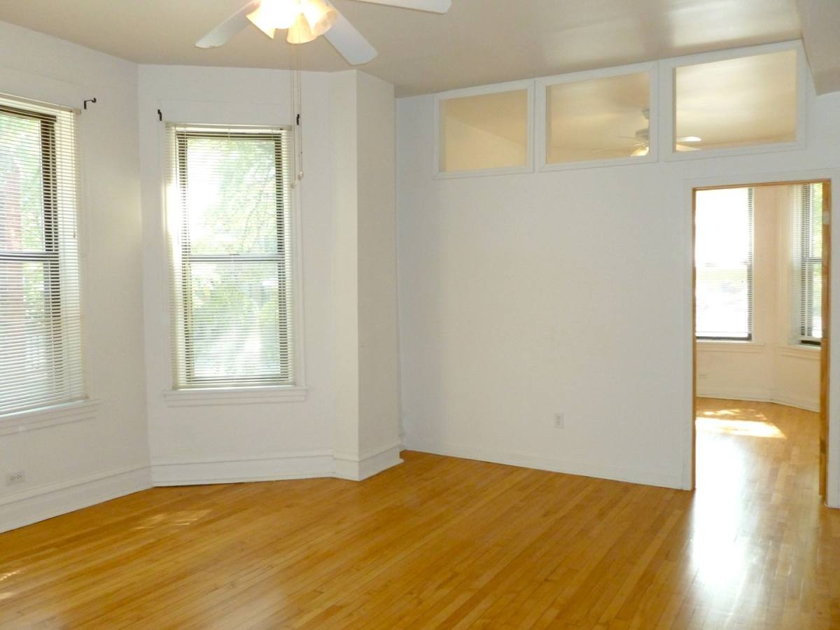 Apartment for rent at 725 S Loomis St, Chicago, IL 60607