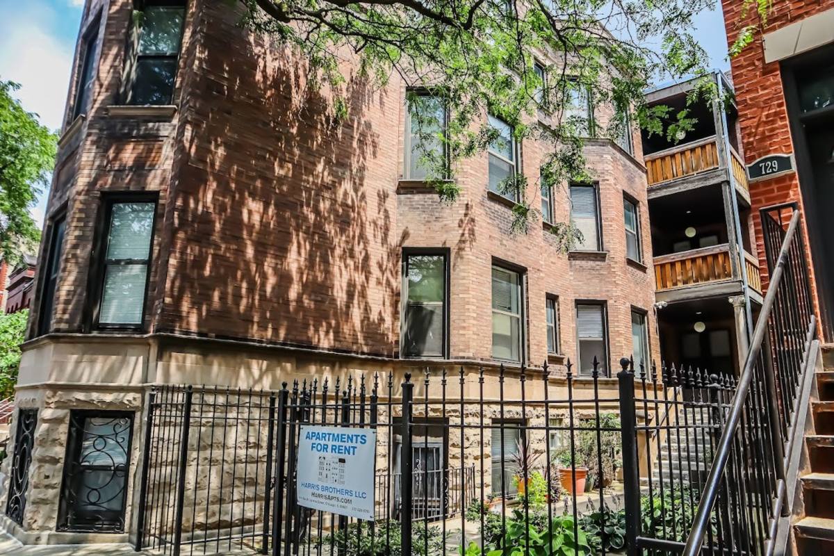 Apartment for rent at 725 S Loomis St, Chicago, IL 60607