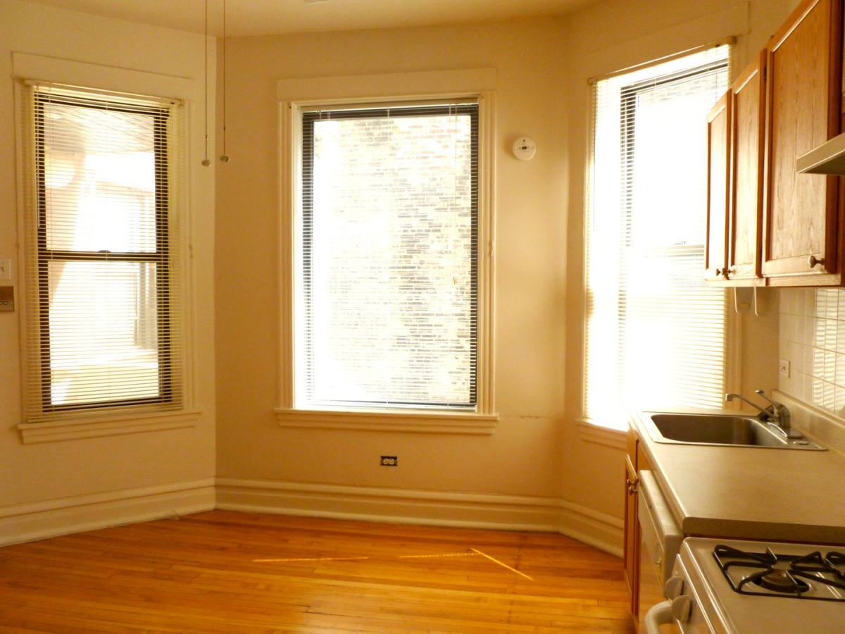 Apartment for rent at 725 S Loomis St, Chicago, IL 60607