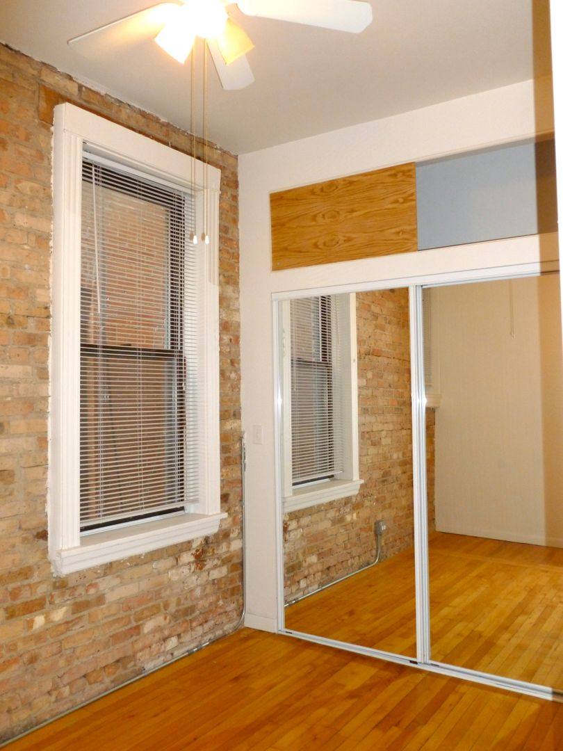 Apartment for rent at 725 S Loomis St, Chicago, IL 60607