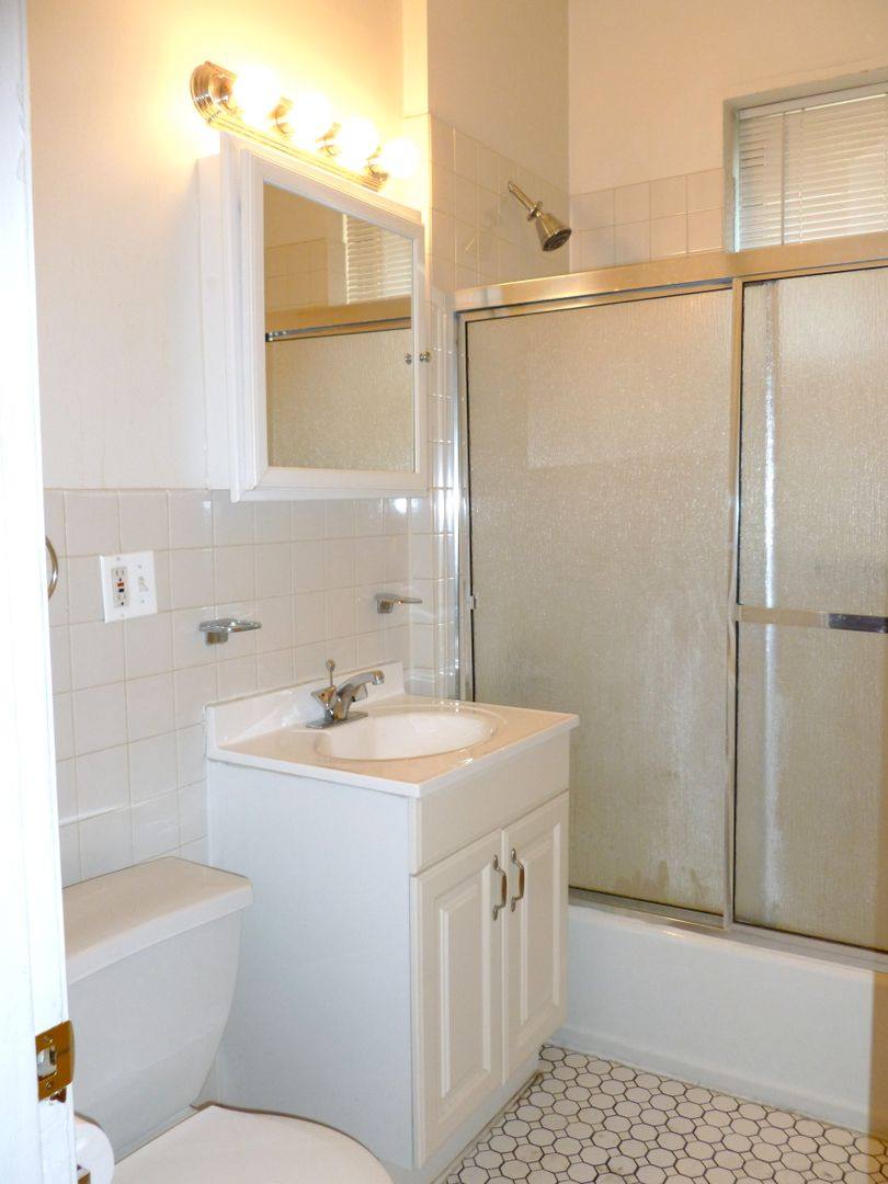 Apartment for rent at 725 S Loomis St, Chicago, IL 60607