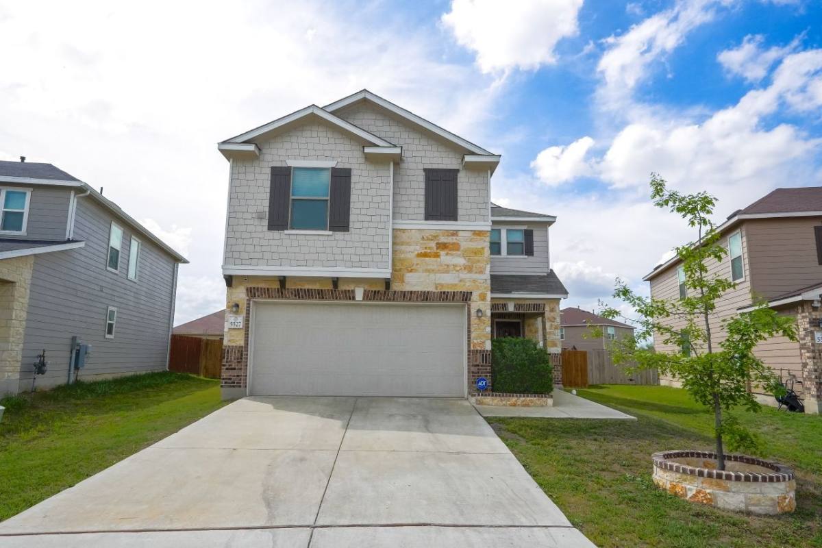 House for rent at 5527 Castle Brook Dr, San Antonio, TX 78218
