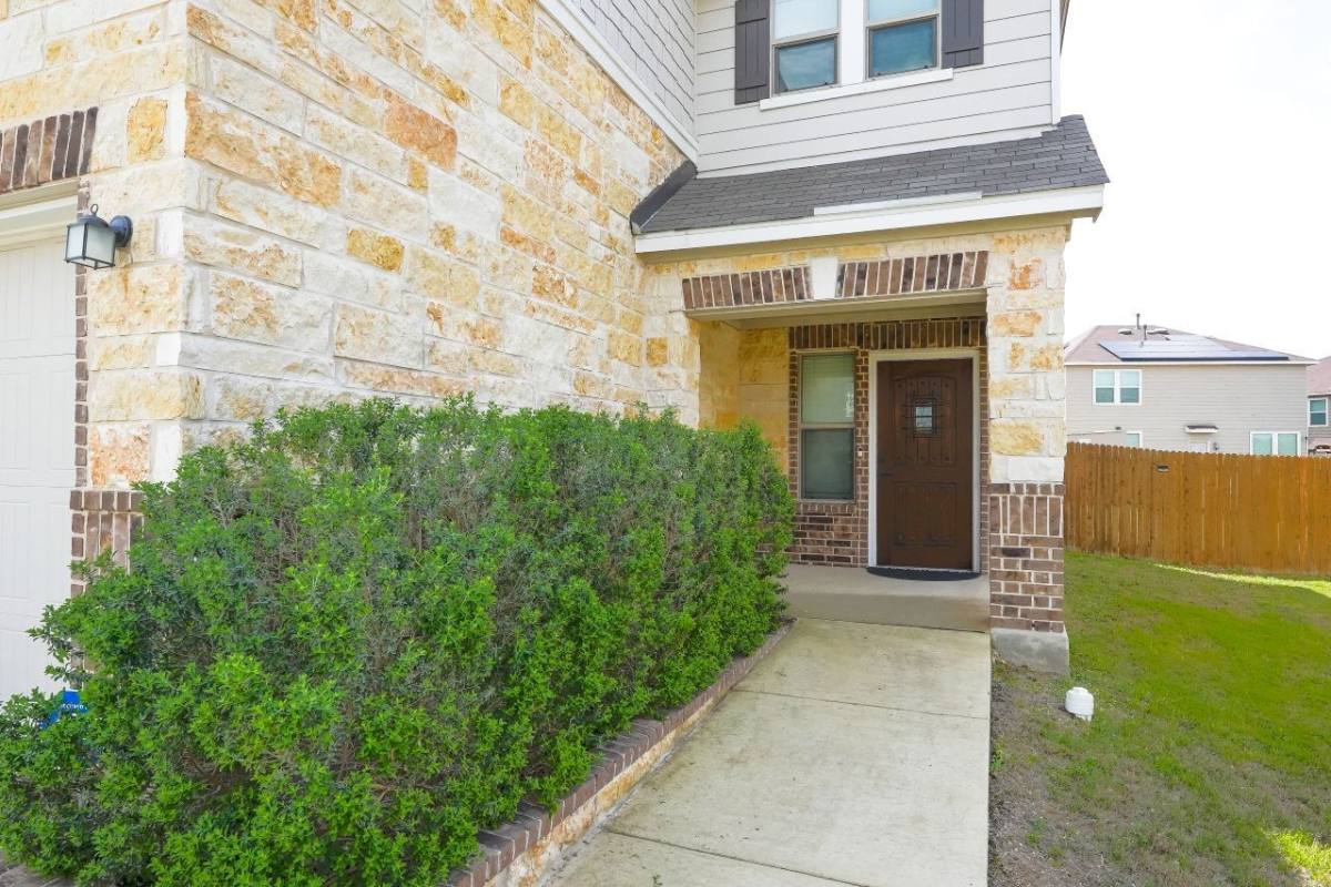 House for rent at 5527 Castle Brook Dr, San Antonio, TX 78218