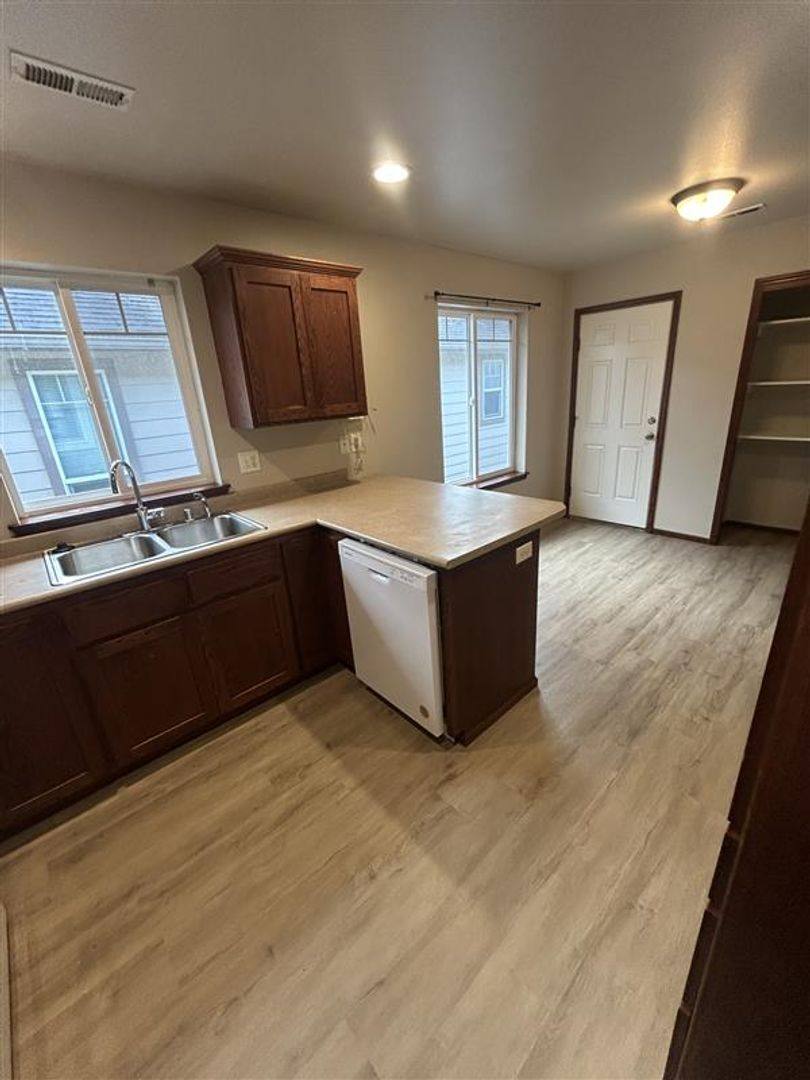 Apartment for rent at 330 332 Garfield St, Sumas, WA 98295