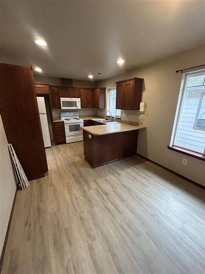 Apartment for rent at 330 332 Garfield St, Sumas, WA 98295