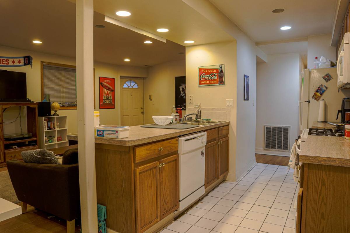 Apartment for rent at 715 S Claremont, Chicago, IL 60612