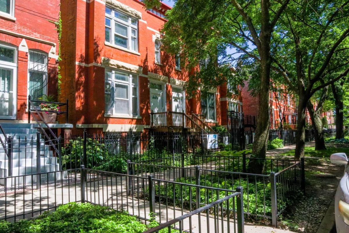 Apartment for rent at 715 S Claremont, Chicago, IL 60612