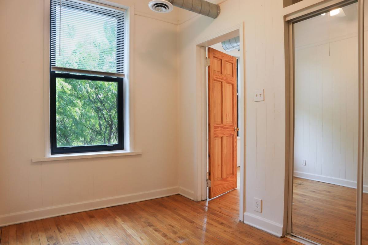 Apartment for rent at 846 S Loomis St, Chicago, IL 60607