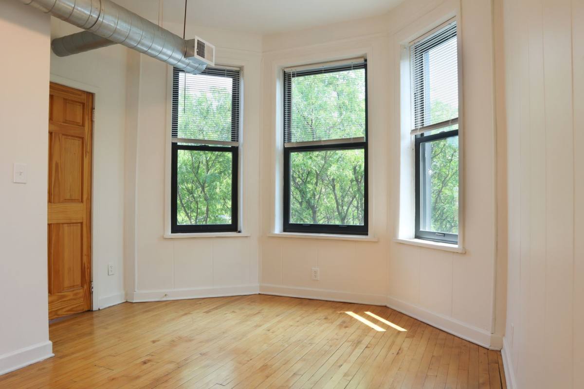 Apartment for rent at 846 S Loomis St, Chicago, IL 60607