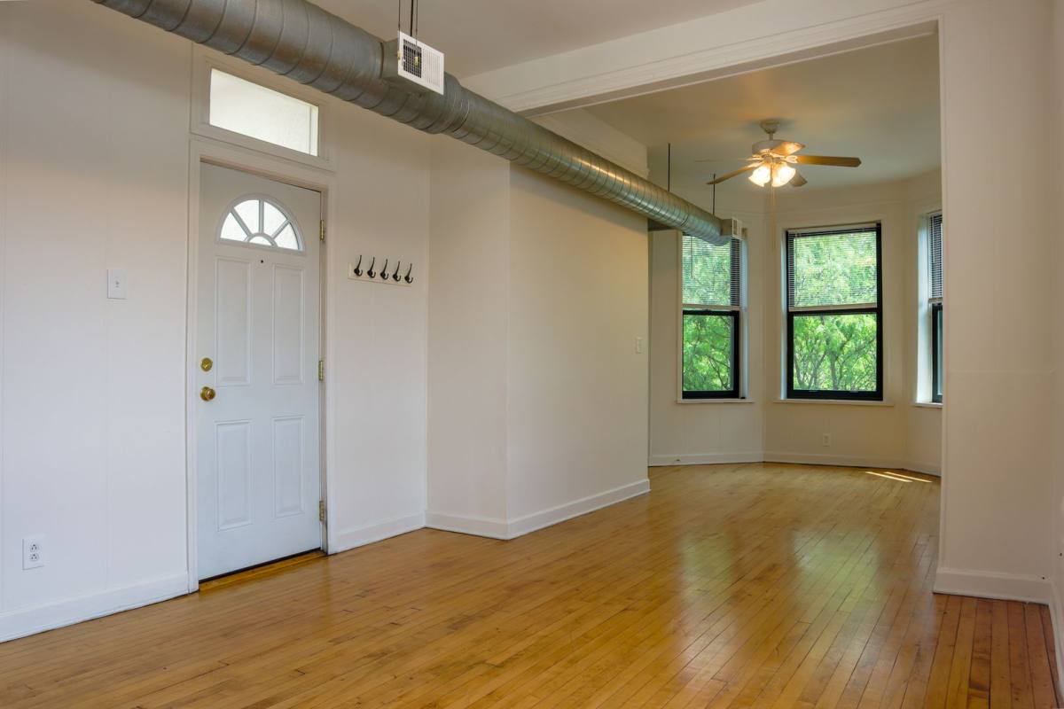 Apartment for rent at 846 S Loomis St, Chicago, IL 60607