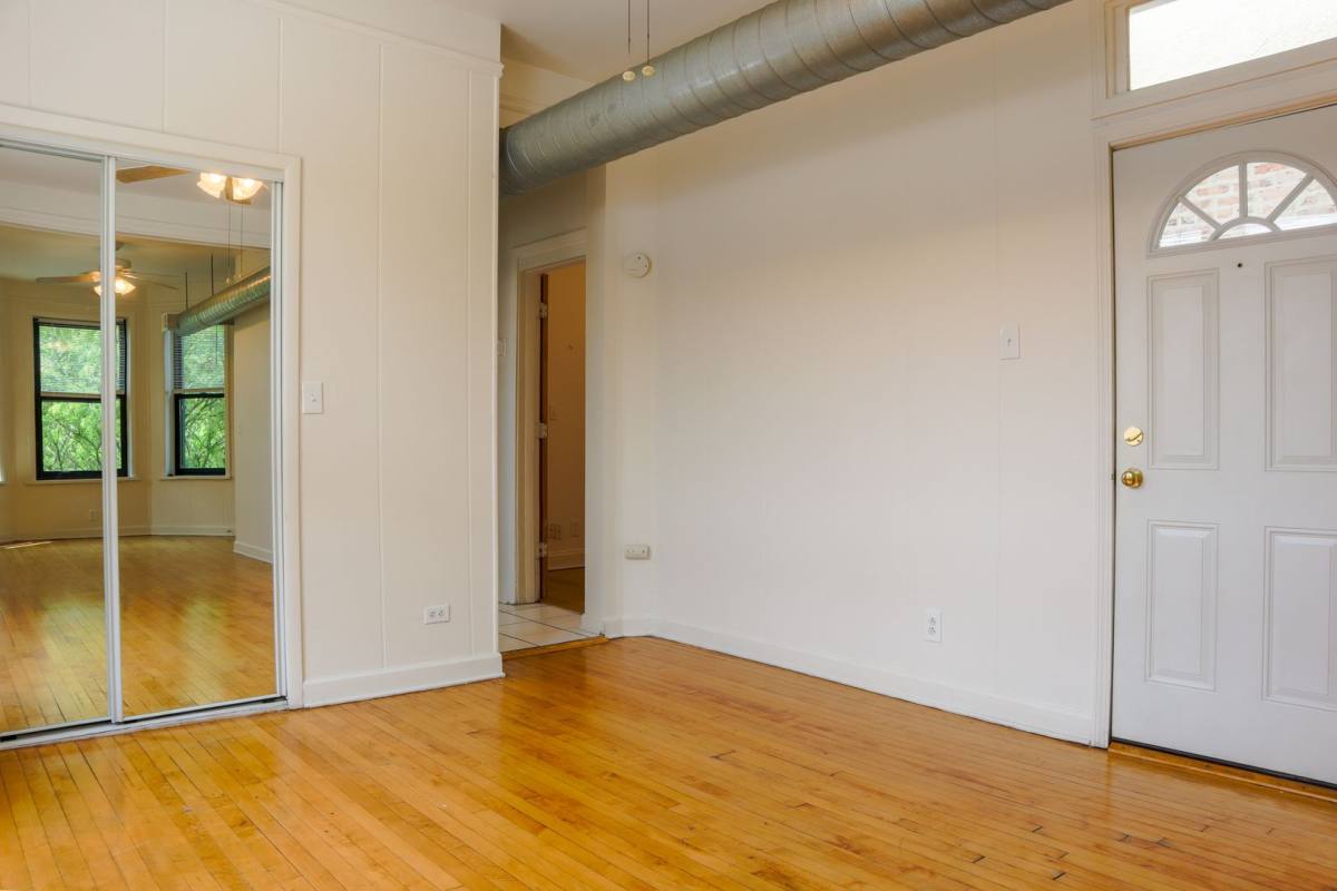 Apartment for rent at 846 S Loomis St, Chicago, IL 60607