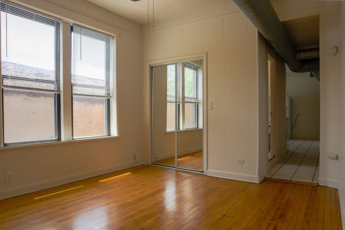 Apartment for rent at 846 S Loomis St, Chicago, IL 60607
