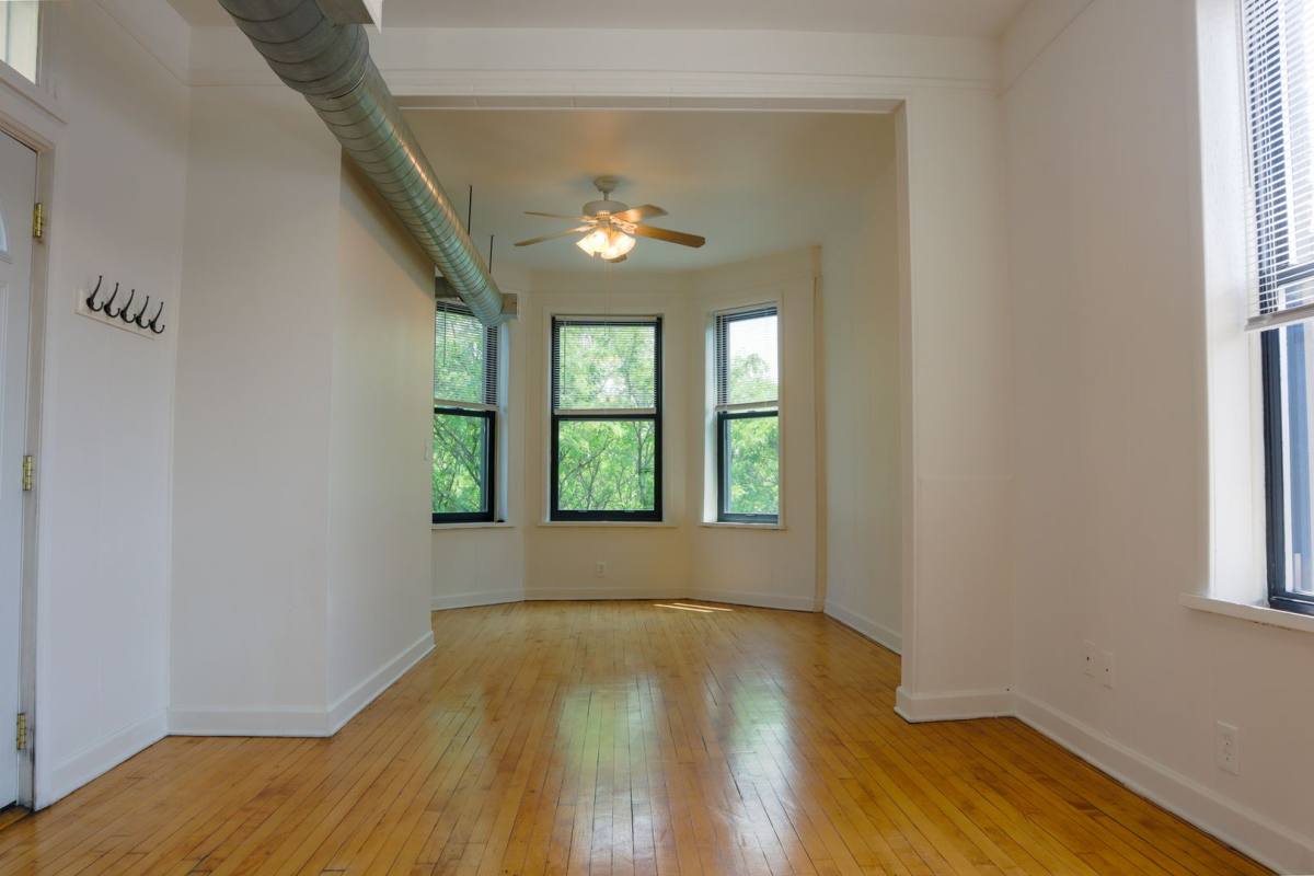 Apartment for rent at 846 S Loomis St, Chicago, IL 60607