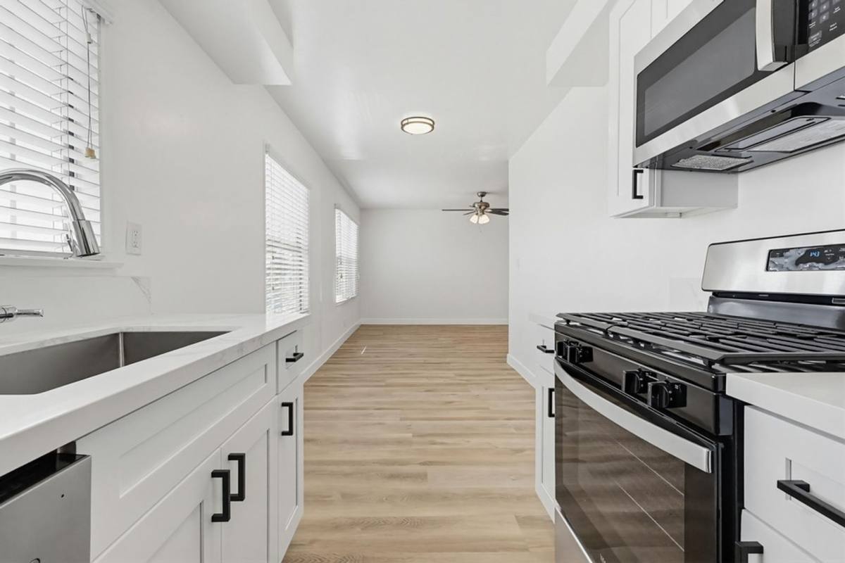 Apartment for rent at 6629 Crenshaw Blvd #15, Los Angeles, CA 90043
