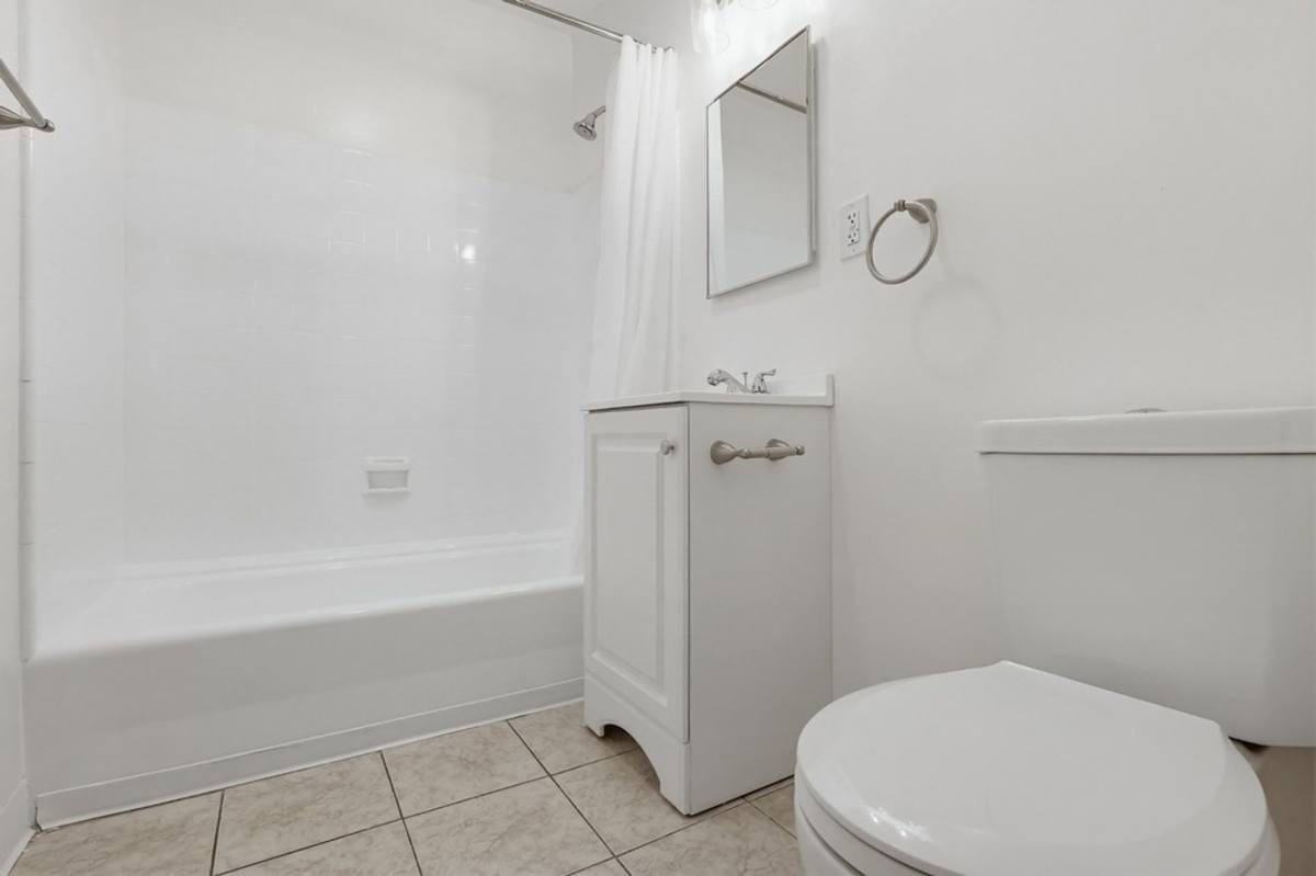 Apartment for rent at 6629 Crenshaw Blvd #15, Los Angeles, CA 90043
