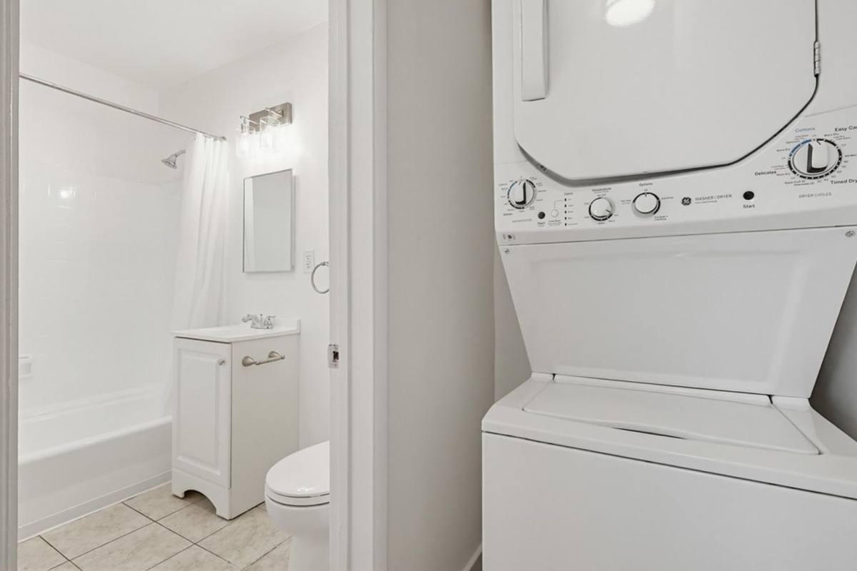 Apartment for rent at 6629 Crenshaw Blvd #15, Los Angeles, CA 90043