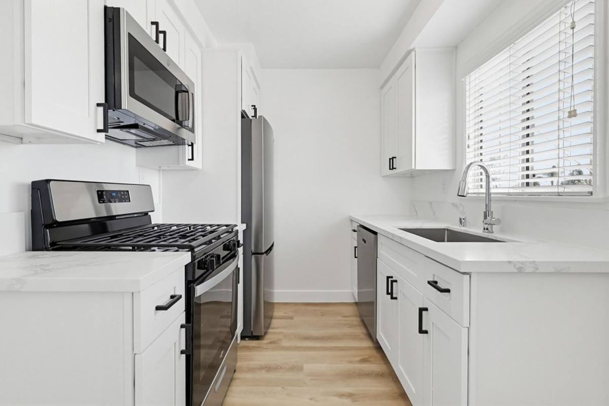 Apartment for rent at 6629 Crenshaw Blvd #15, Los Angeles, CA 90043