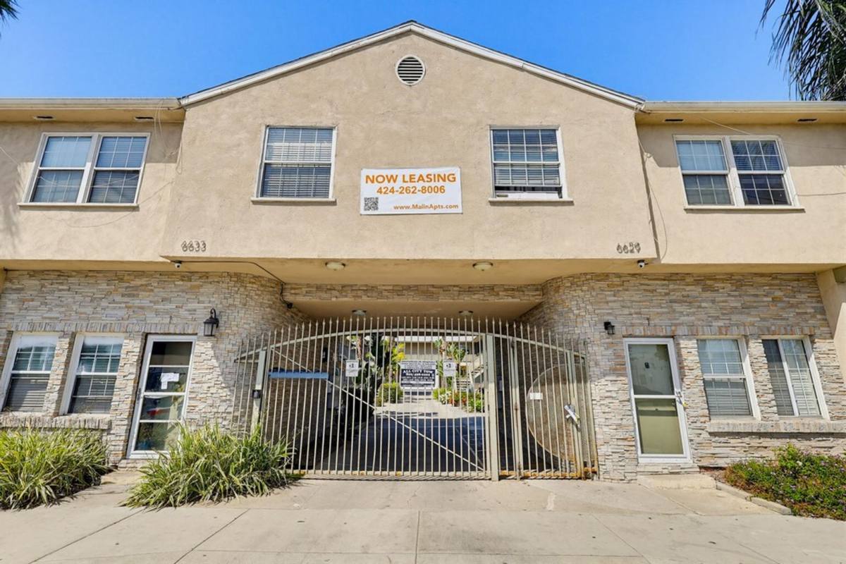 Apartment for rent at 6629 Crenshaw Blvd #15, Los Angeles, CA 90043