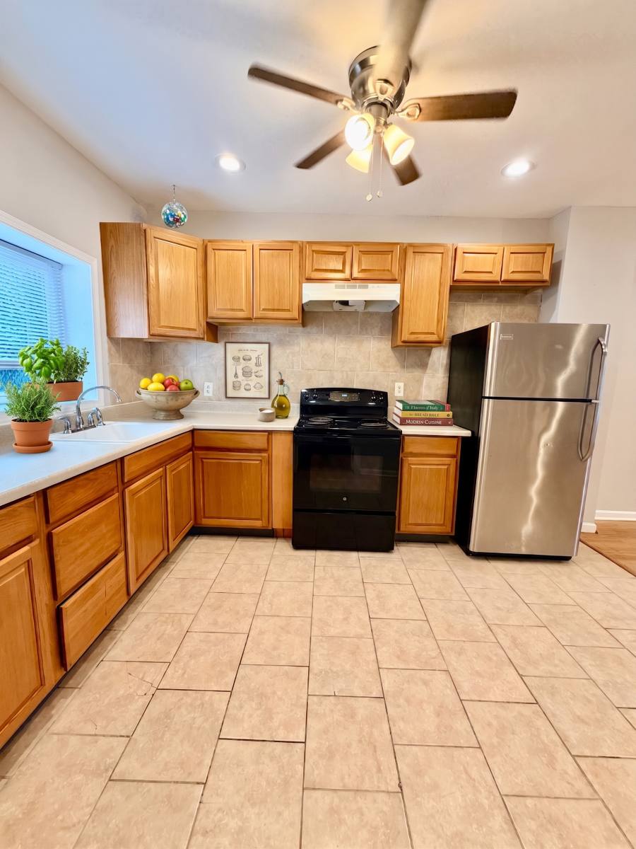 Townhouse for rent at 6525 Saybrook Ave, Philadelphia, PA 19142
