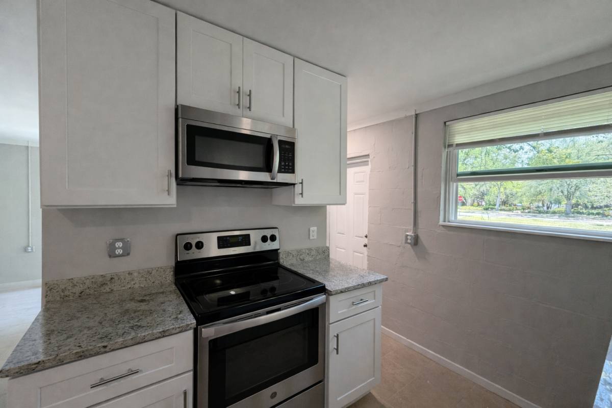 Townhouse for rent at 284 Watts St, Jacksonville, FL 32204
