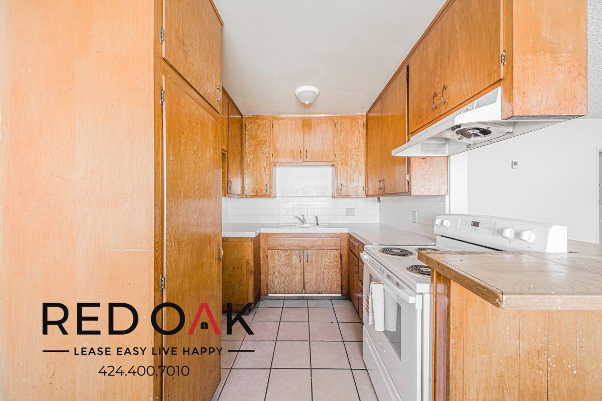 Condo for rent at 16515 Victory Blvd #6, Van Nuys, CA 91406