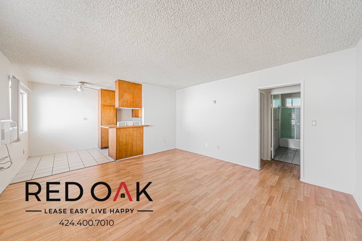 Condo for rent at 16515 Victory Blvd #6, Van Nuys, CA 91406