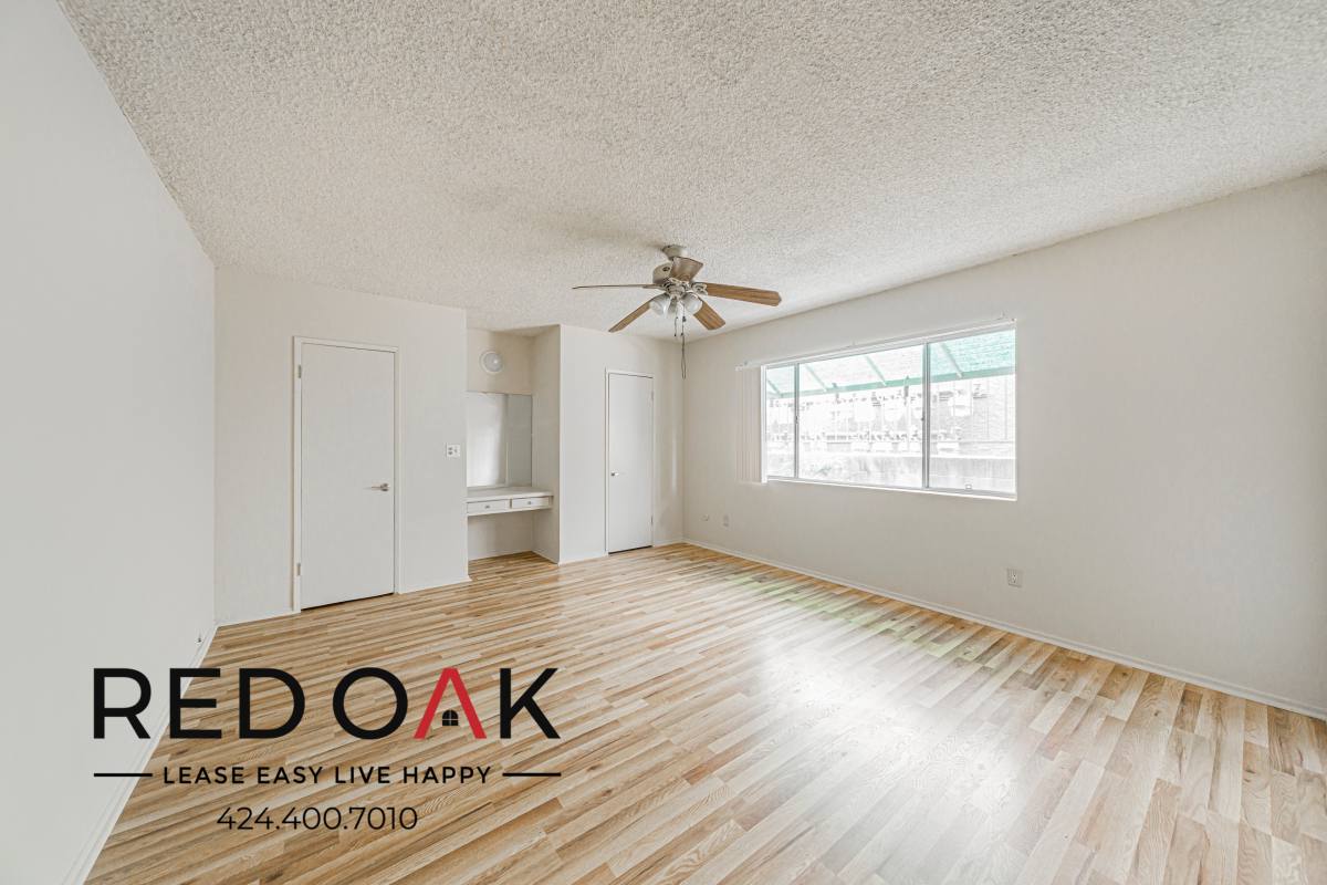 Condo for rent at 16515 Victory Blvd #6, Van Nuys, CA 91406