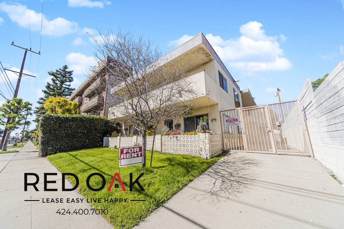 Condo for rent at 16515 Victory Blvd #6, Van Nuys, CA 91406