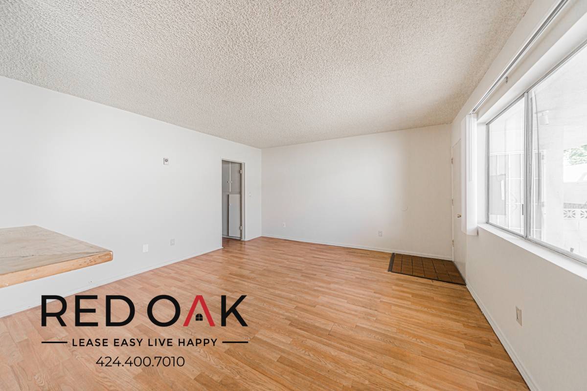 Condo for rent at 16515 Victory Blvd #6, Van Nuys, CA 91406