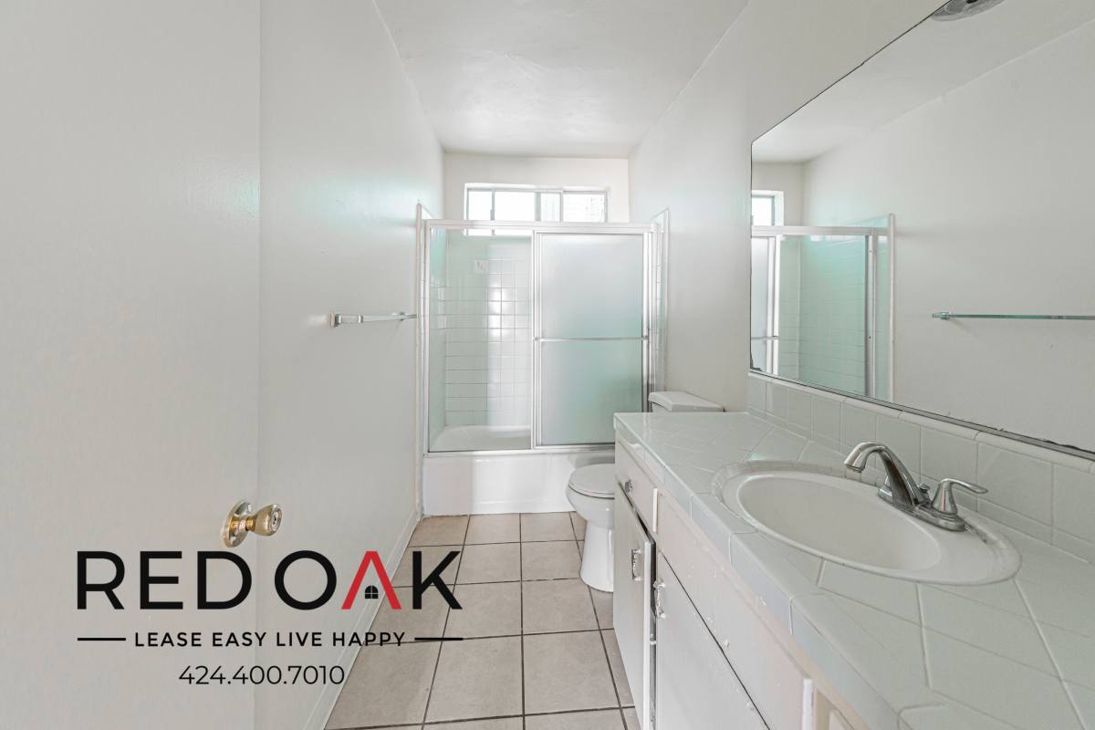 Condo for rent at 16515 Victory Blvd #6, Van Nuys, CA 91406