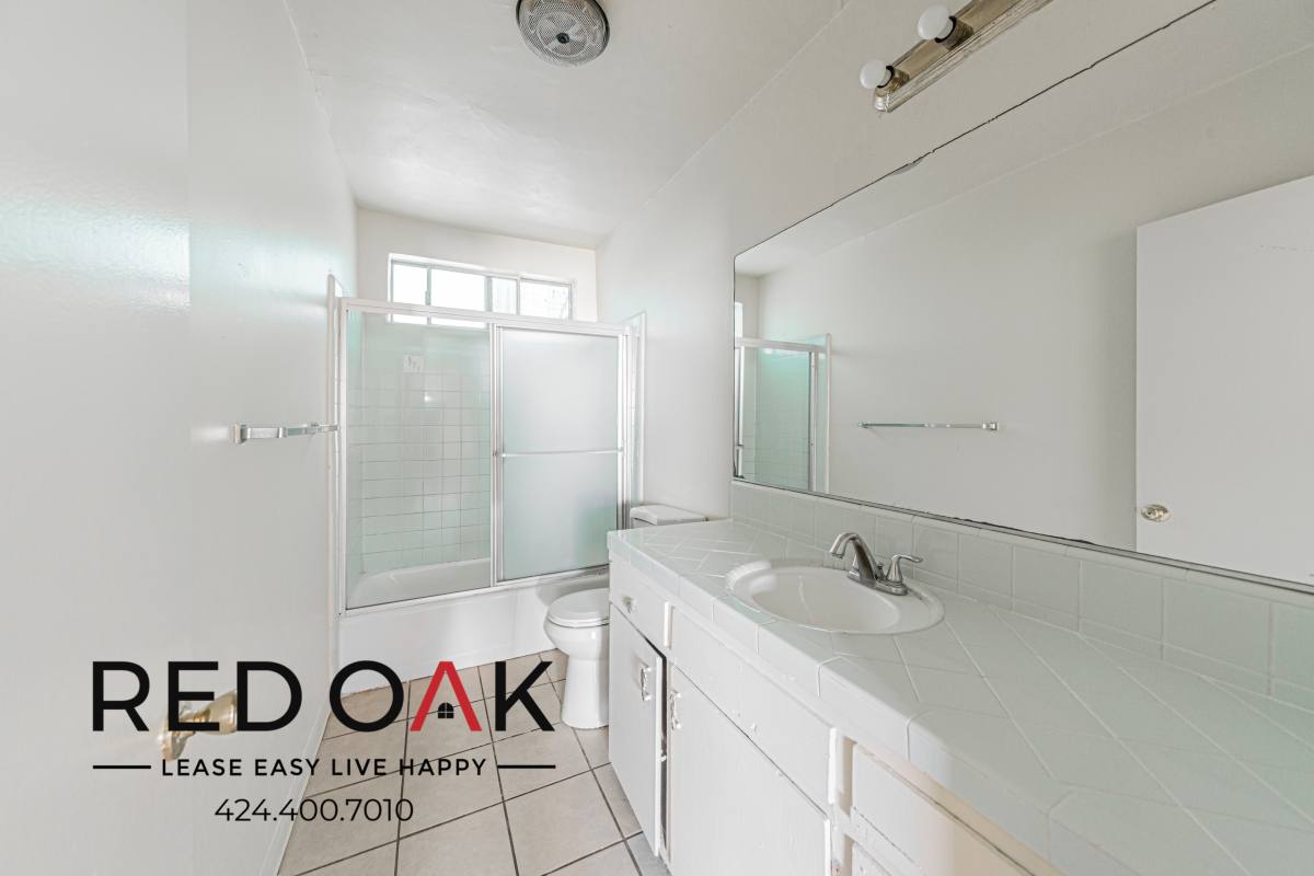 Condo for rent at 16515 Victory Blvd #6, Van Nuys, CA 91406