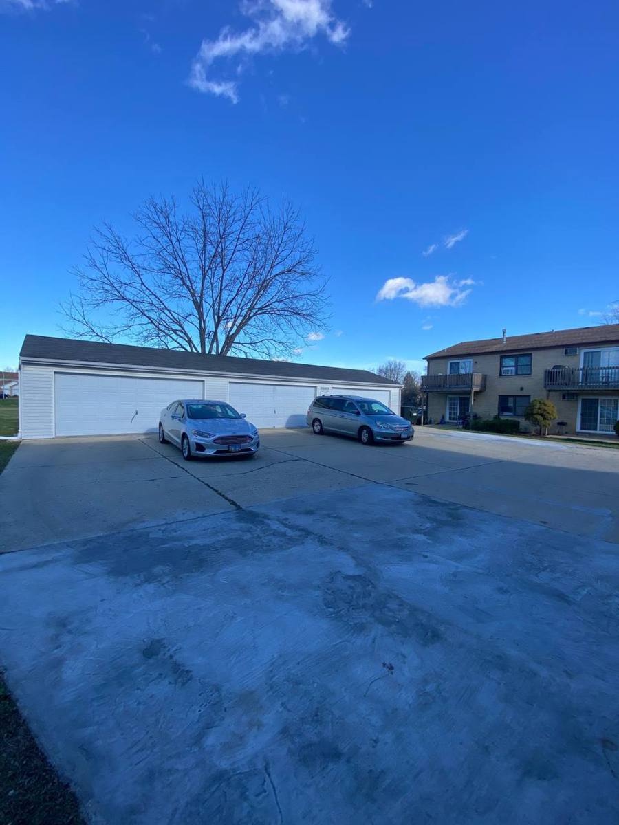 Apartment for rent at 1016 Manchester Ct, S, South Elgin, IL 60177