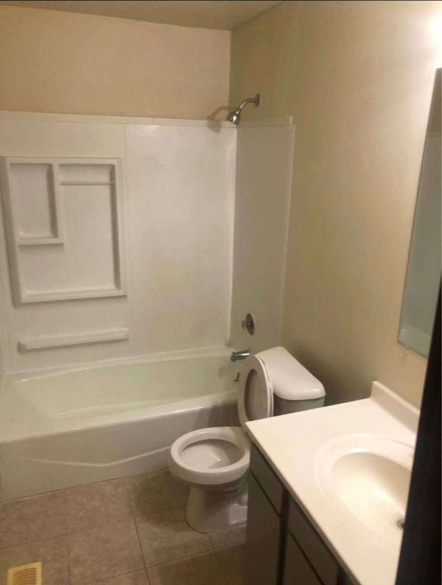 Apartment for rent at 1016 Manchester Ct, S, South Elgin, IL 60177