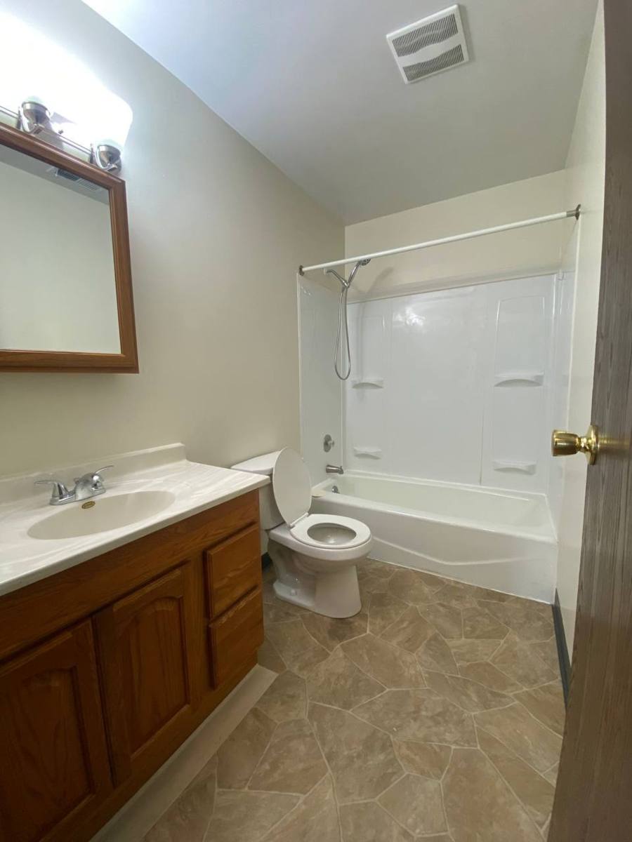 Apartment for rent at 1016 Manchester Ct, S, South Elgin, IL 60177