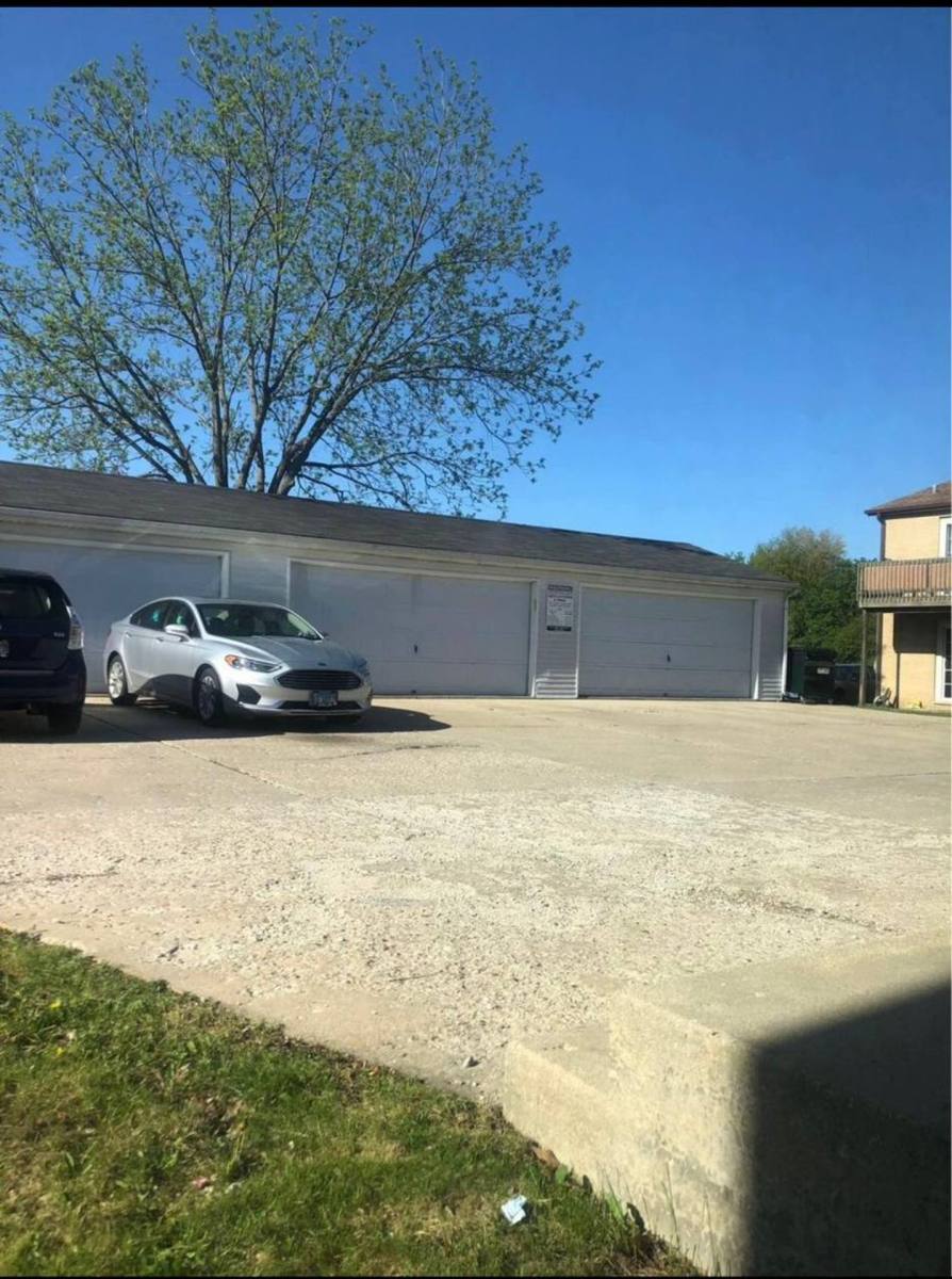 Apartment for rent at 1016 Manchester Ct, S, South Elgin, IL 60177