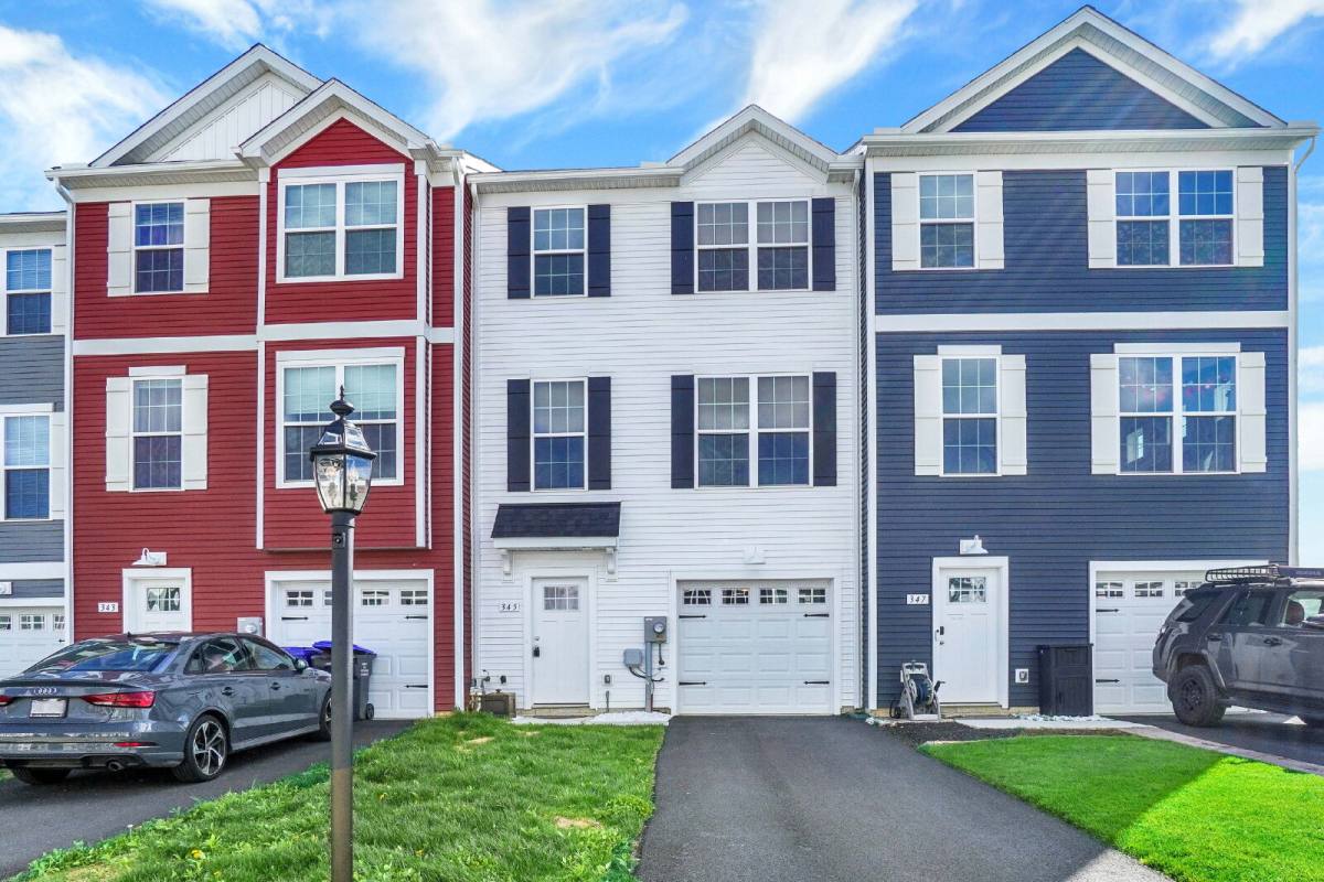 House for rent at 345 Avon Dr, Red Lion, PA 17356