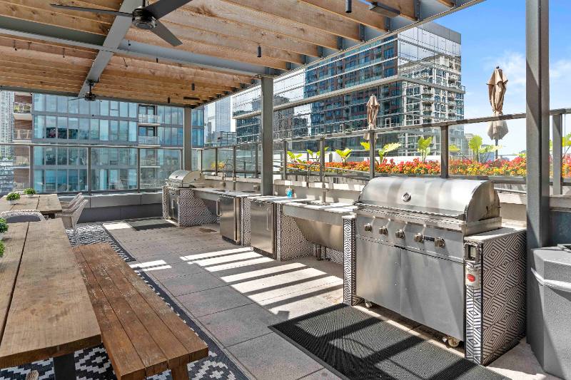 Apartment for rent at 185 W Huron St, Chicago, IL 60654