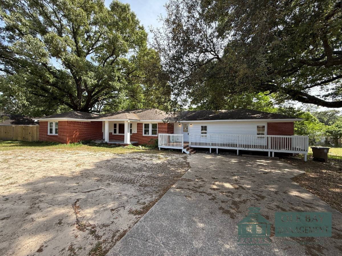 House for rent at 5011 Highcrest Dr, Mobile, AL 36693