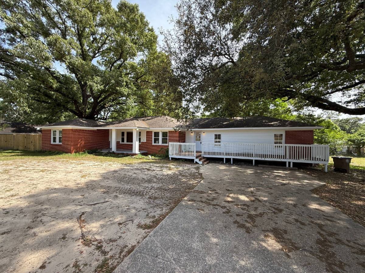 House for rent at 5011 Highcrest Dr, Mobile, AL 36693