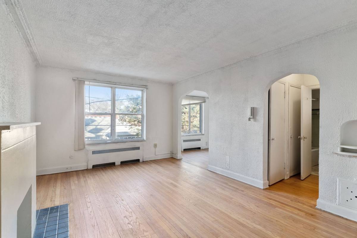 Apartment for rent at 17701 Manderson, Grosse Pointe, MI 48230