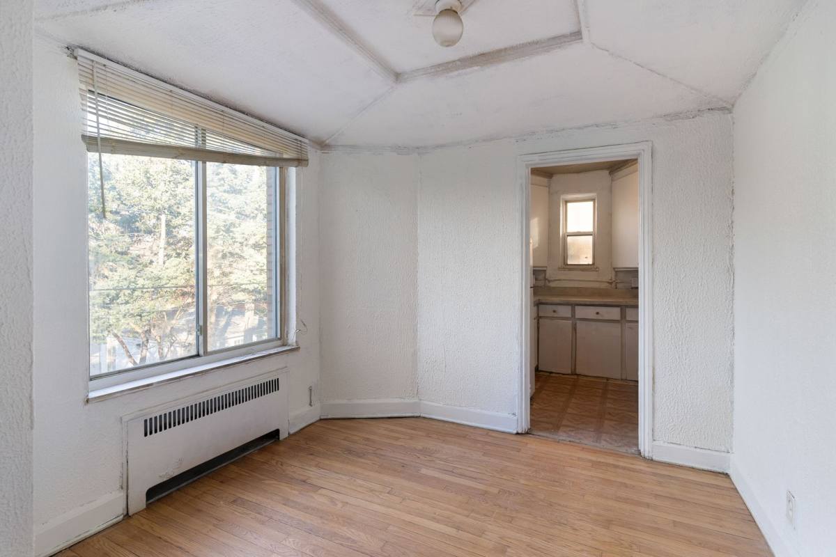 Apartment for rent at 17701 Manderson, Grosse Pointe, MI 48230