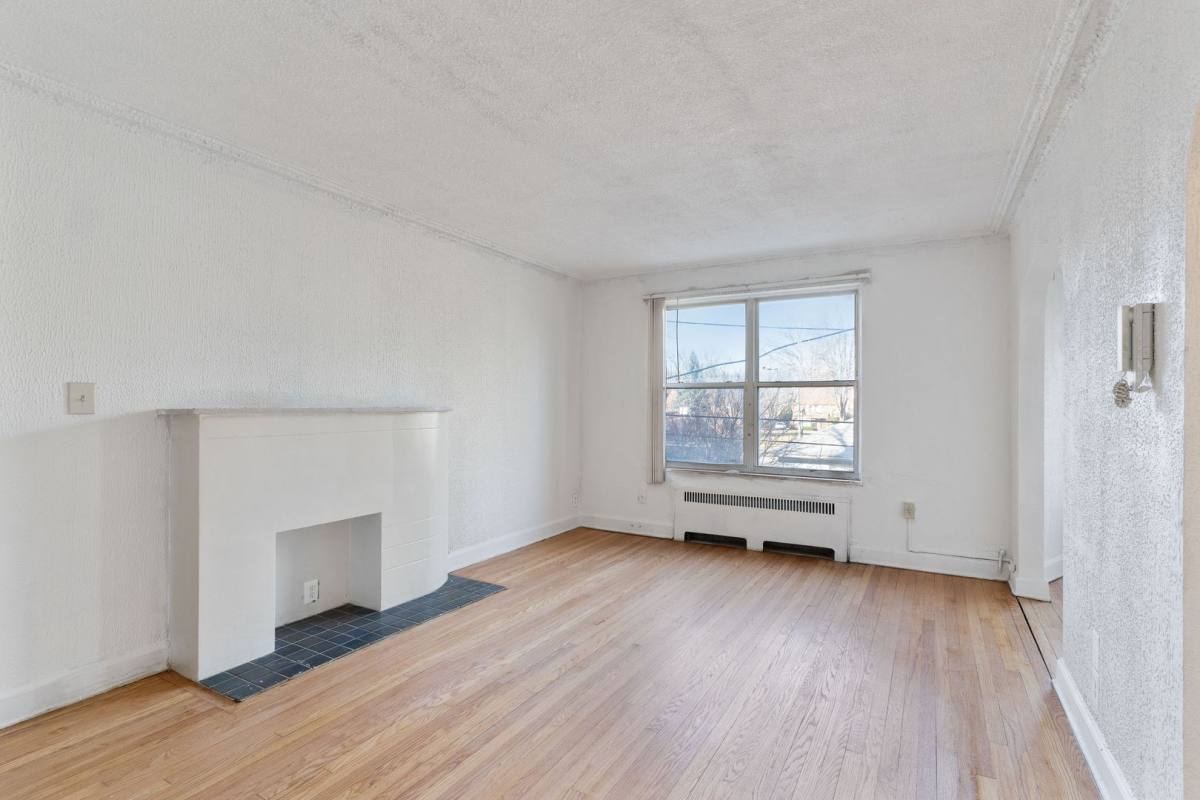 Apartment for rent at 17701 Manderson, Grosse Pointe, MI 48230