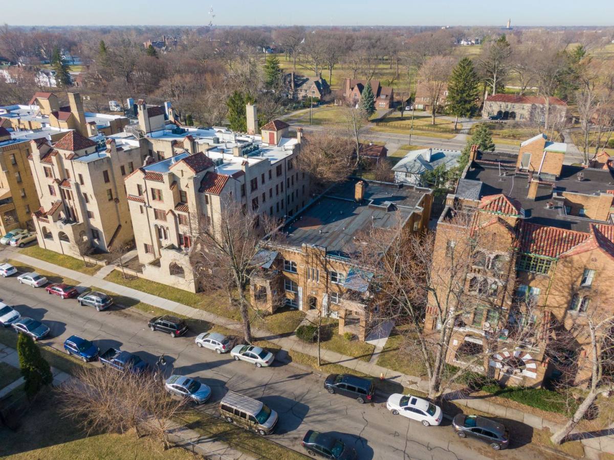 Apartment for rent at 17701 Manderson, Grosse Pointe, MI 48230