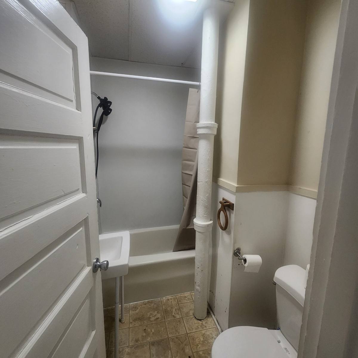 Apartment for rent at 101 Crawford Ave #2, Altoona, PA 16602