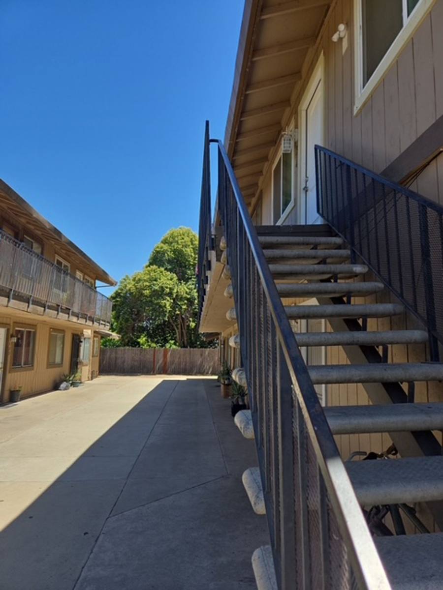 Apartment for rent at 368 N St, Merced, CA 95341