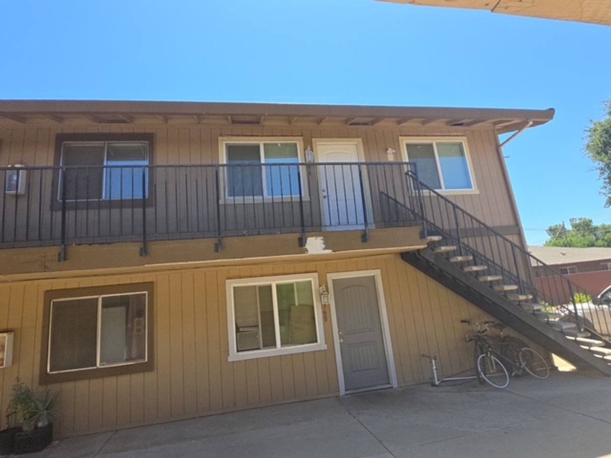 Apartment for rent at 368 N St, Merced, CA 95341