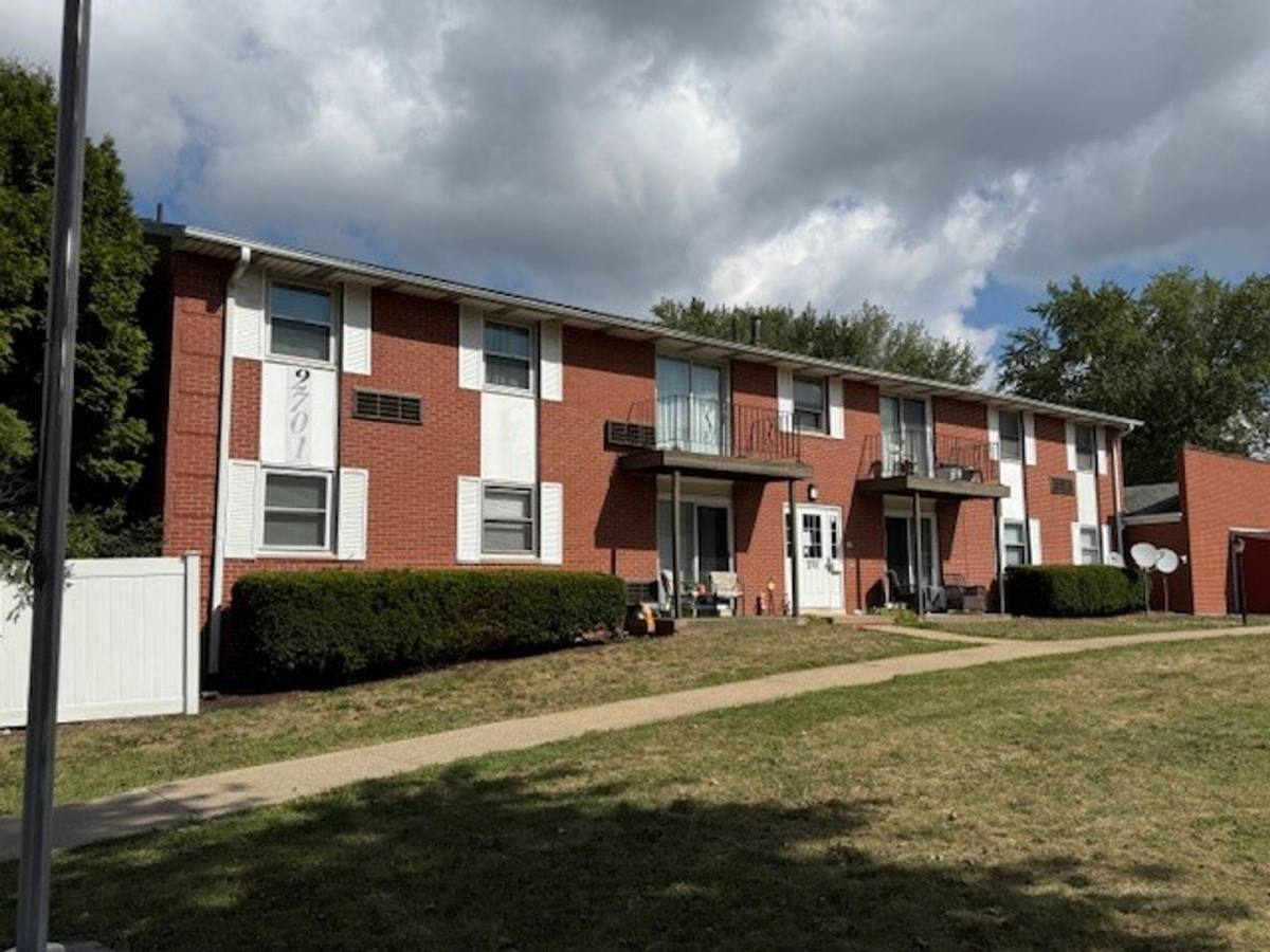 Apartment for rent at 2701 38th St NW, Canton, OH 44709