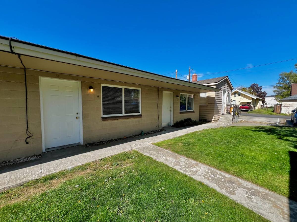 Apartment for rent at 211 S 10th Ave, Yakima, WA 98902