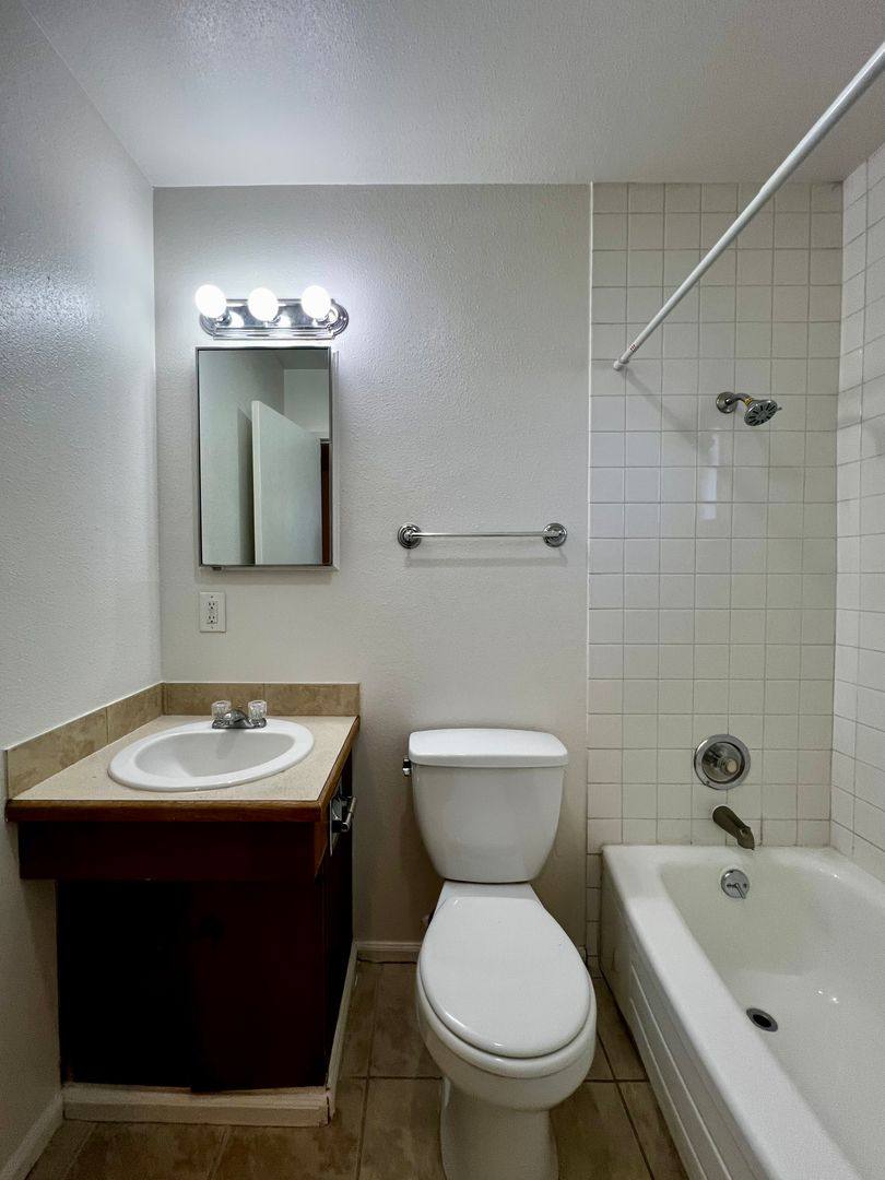 Apartment for rent at 211 S 10th Ave, Yakima, WA 98902