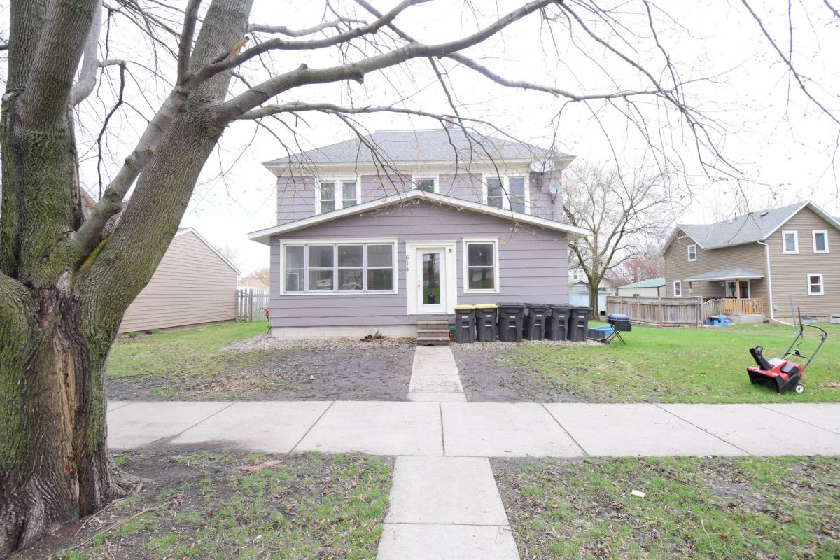 Apartment for rent at 614 Fifth St, Nicollet, MN 56074